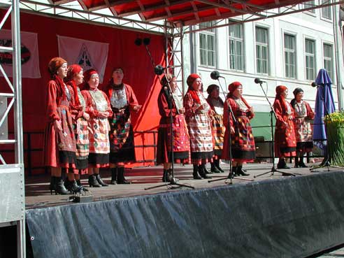 Udmurtian singers, on stage